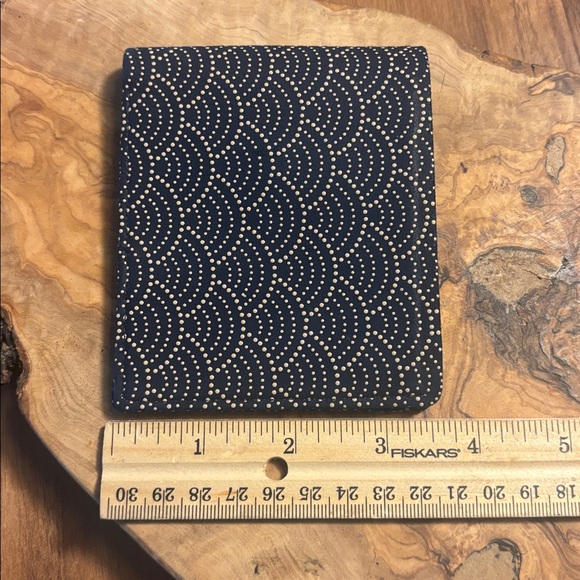 INDENYA Men's Wallet with Kimono Wave Pattern, White on Black - Picture 7 of 7